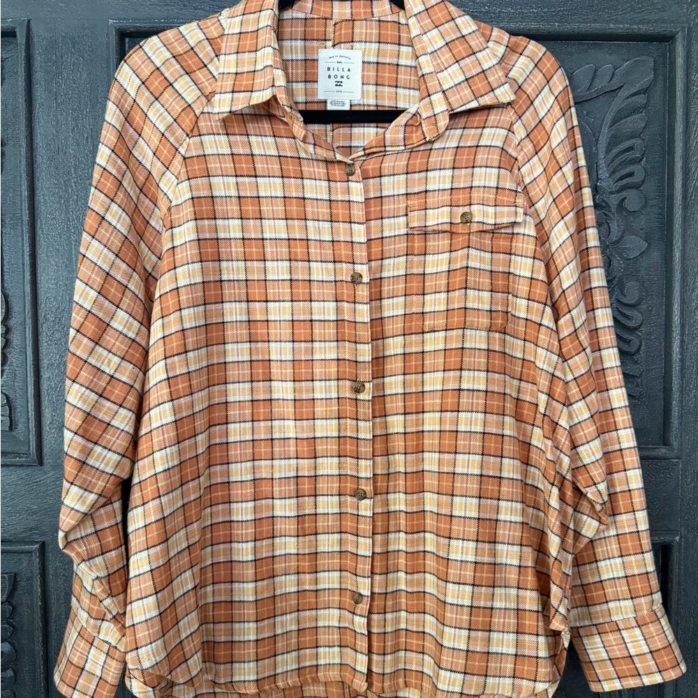 Billabong plaid button up LIKE NEW